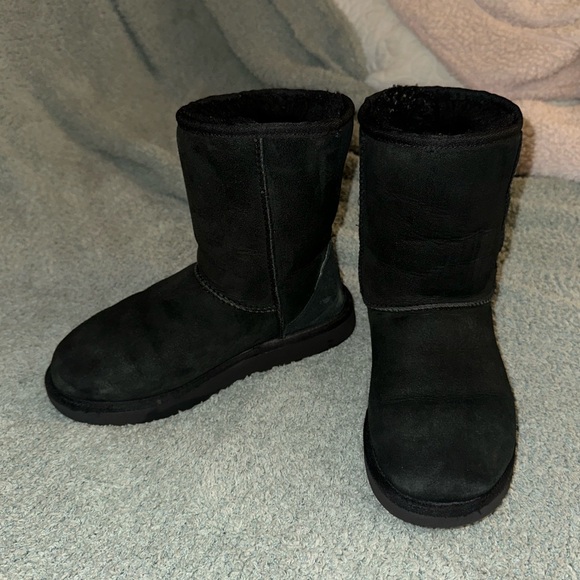 Classic Short Ugg Boots - Picture 3 of 8